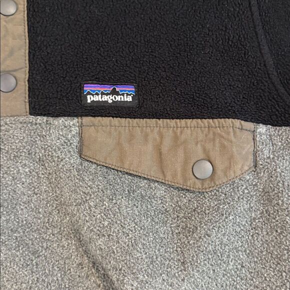 MENS PATAGONIA SYNCHILLA BLACK GRAY TAN WITH HOOD EUC SIZE XS - Picture 2 of 5